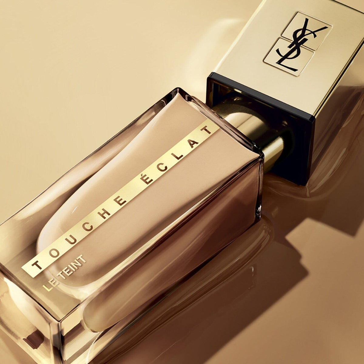 Yves Saint Laurent Touche Éclat Le Teint Foundation -B30