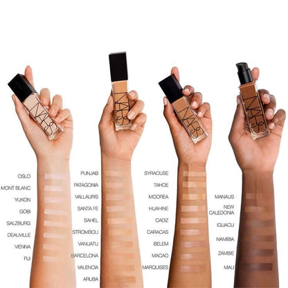 NARS Natural Radiant Longwear Foundation - 30 ml / Light 4.5 - Vienna - Medium Light Skin with Peach Undertones